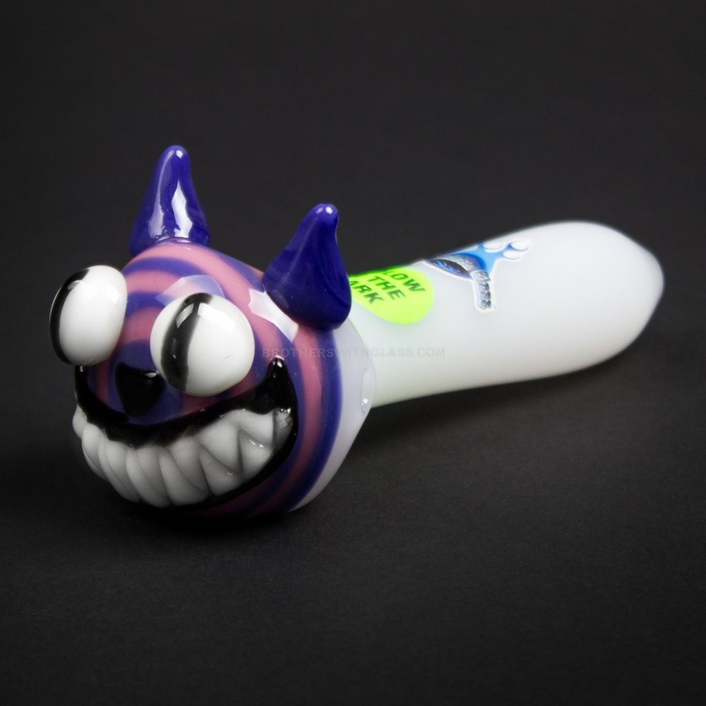 20170412-IMG_8638_1024x_87c4d7bd-0ae7-488f-ae5f-b12dfb478b0d.jpg Chameleon Glass Cheshire Cat Glow Hand Pipe - Image 1