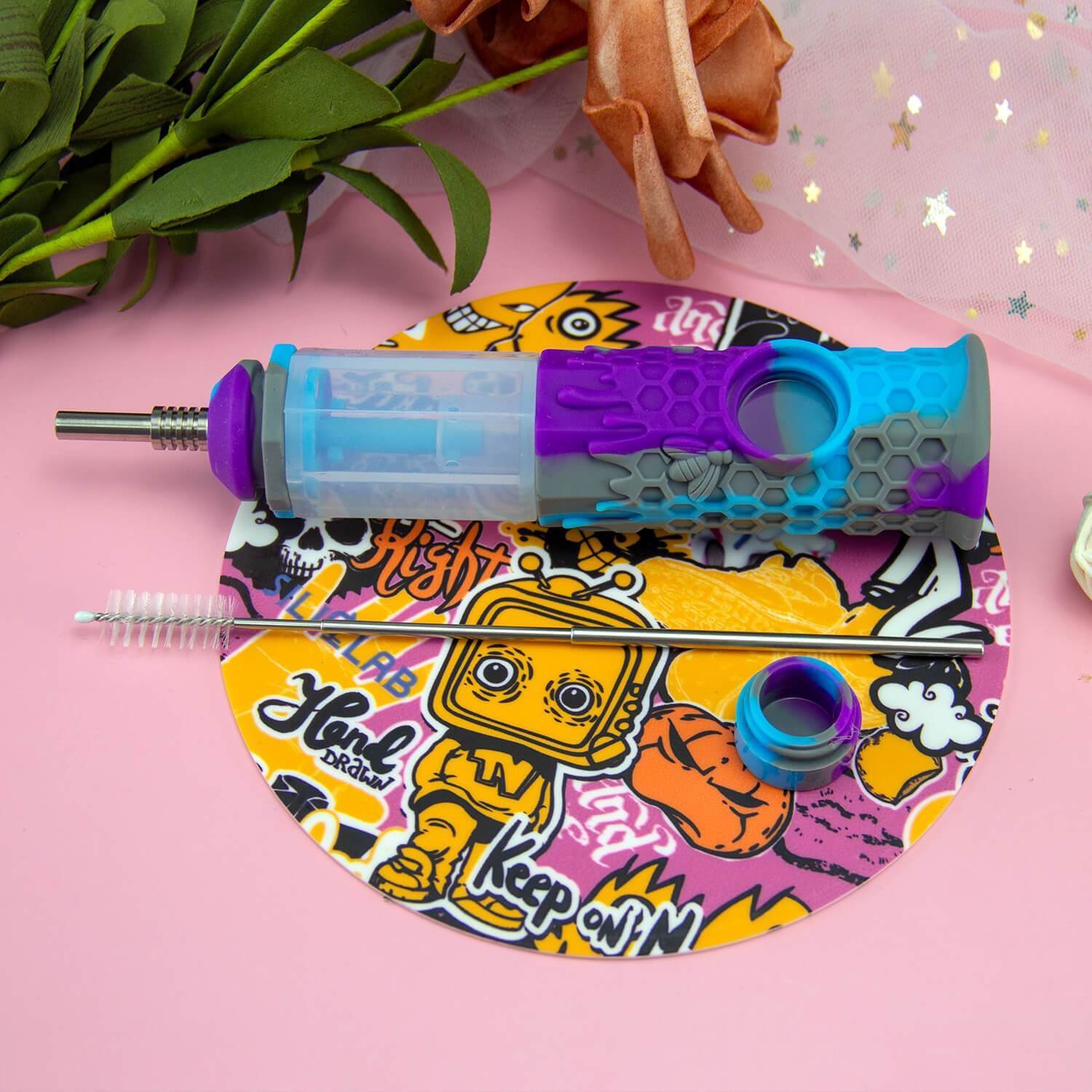silicone_honey_straw_4480x_1a62347a-94f1-4627-a6dd-49ec06f2a0b6.jpg Silicone Nectar Collector With Dab Mat - Image 1